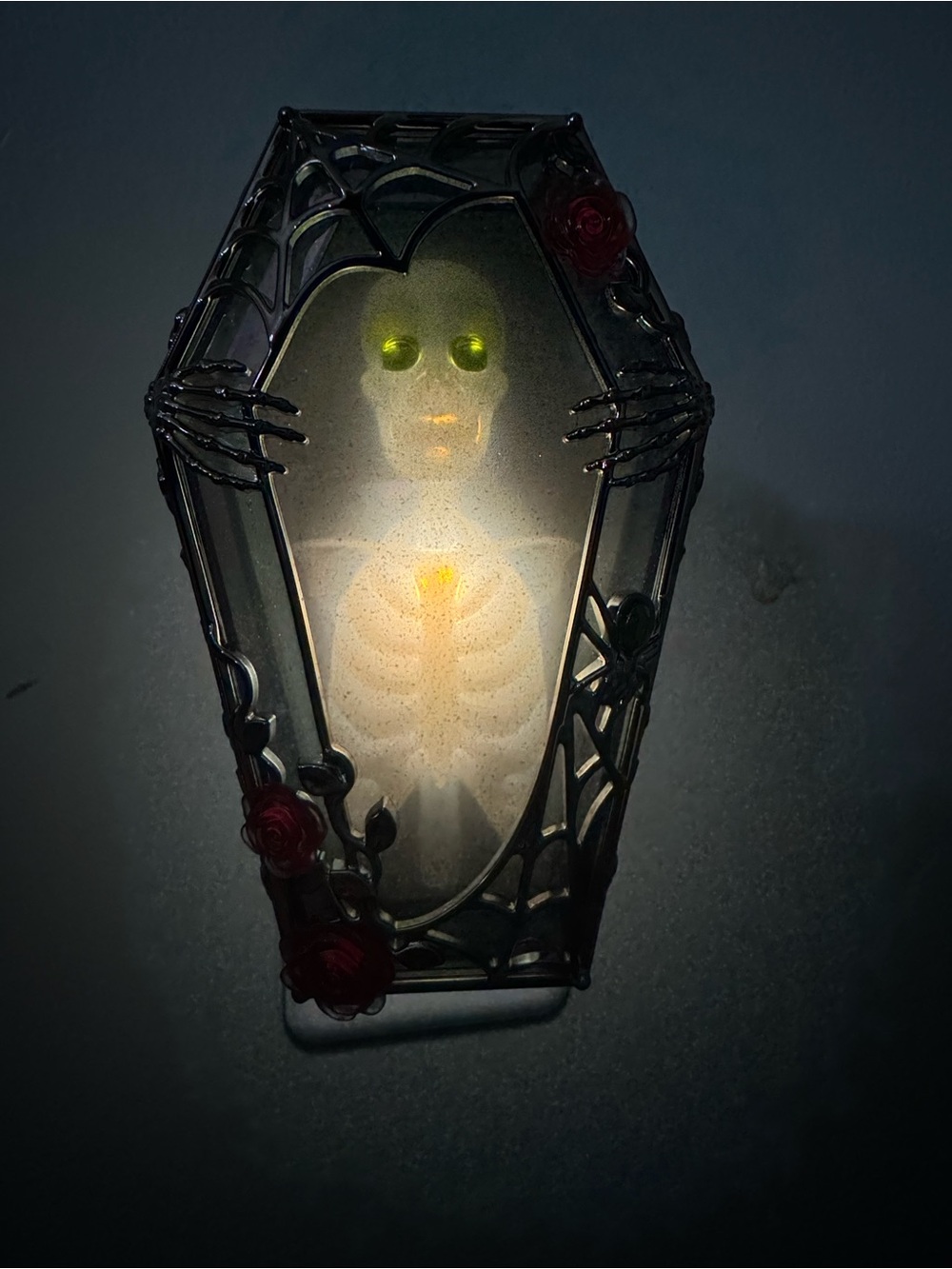 Bath & Body works Halloween green eyed skeleton mirrored Coffin Plug in lighted